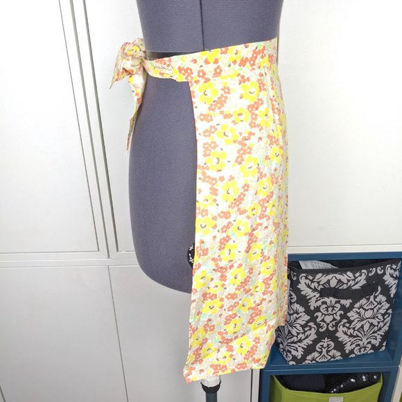 1960’s Floral Apron - Picture 2 of 3